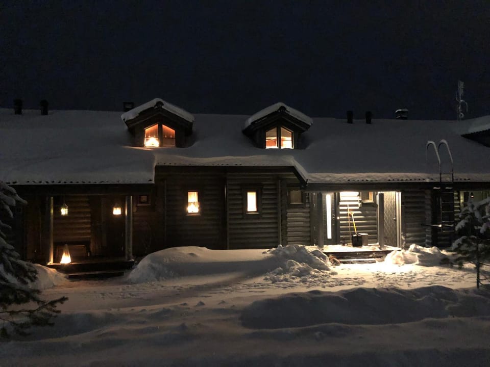 Property building, Facade/entrance, Winter