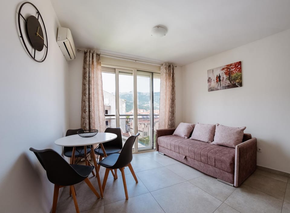 Square Inn Apartment in Budva