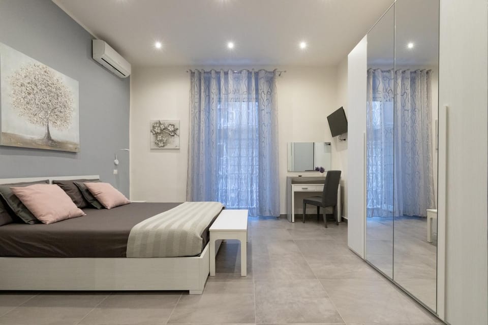 Dante Square Apartment in Naples