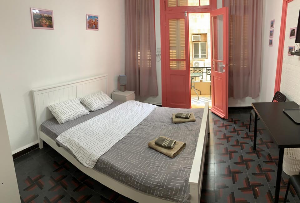 GuestHouse COMFY - rooms with a shared kitchen and bathroom Bed and Breakfast in Haifa