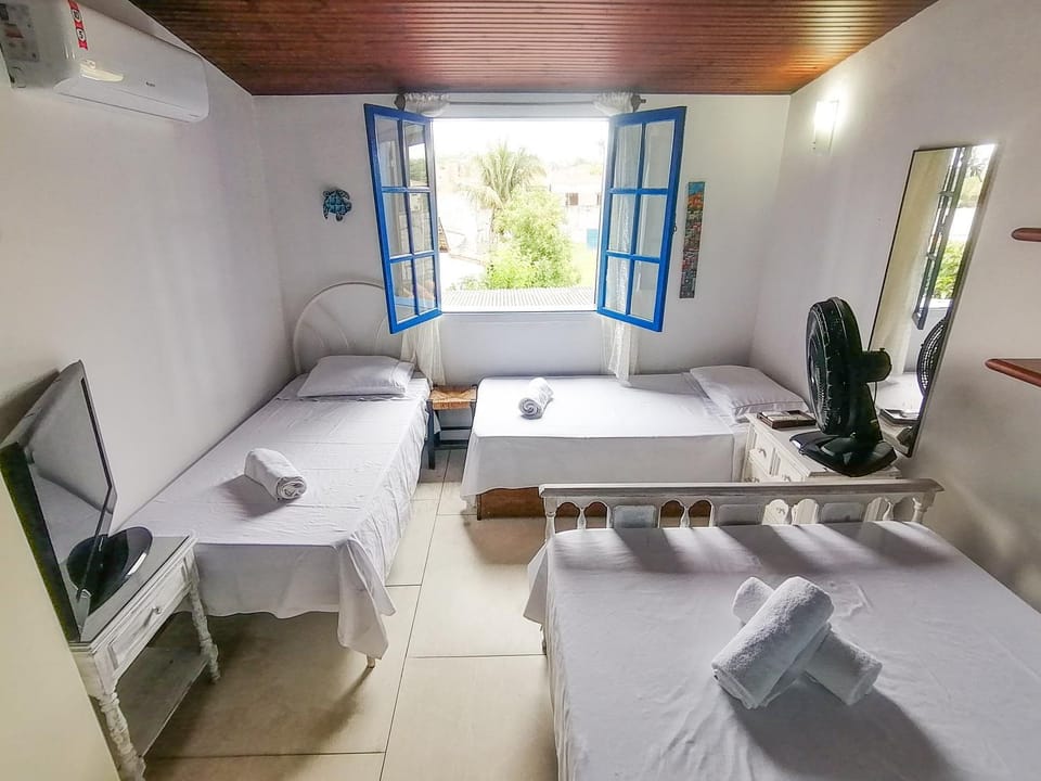Bed, TV and multimedia, Photo of the whole room, Bedroom, towels, air conditioner