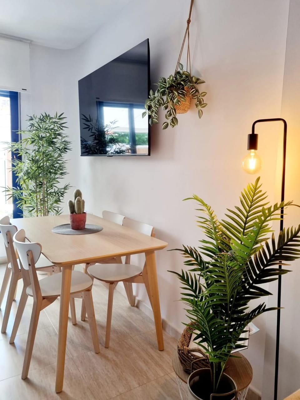 TV and multimedia, Dining area