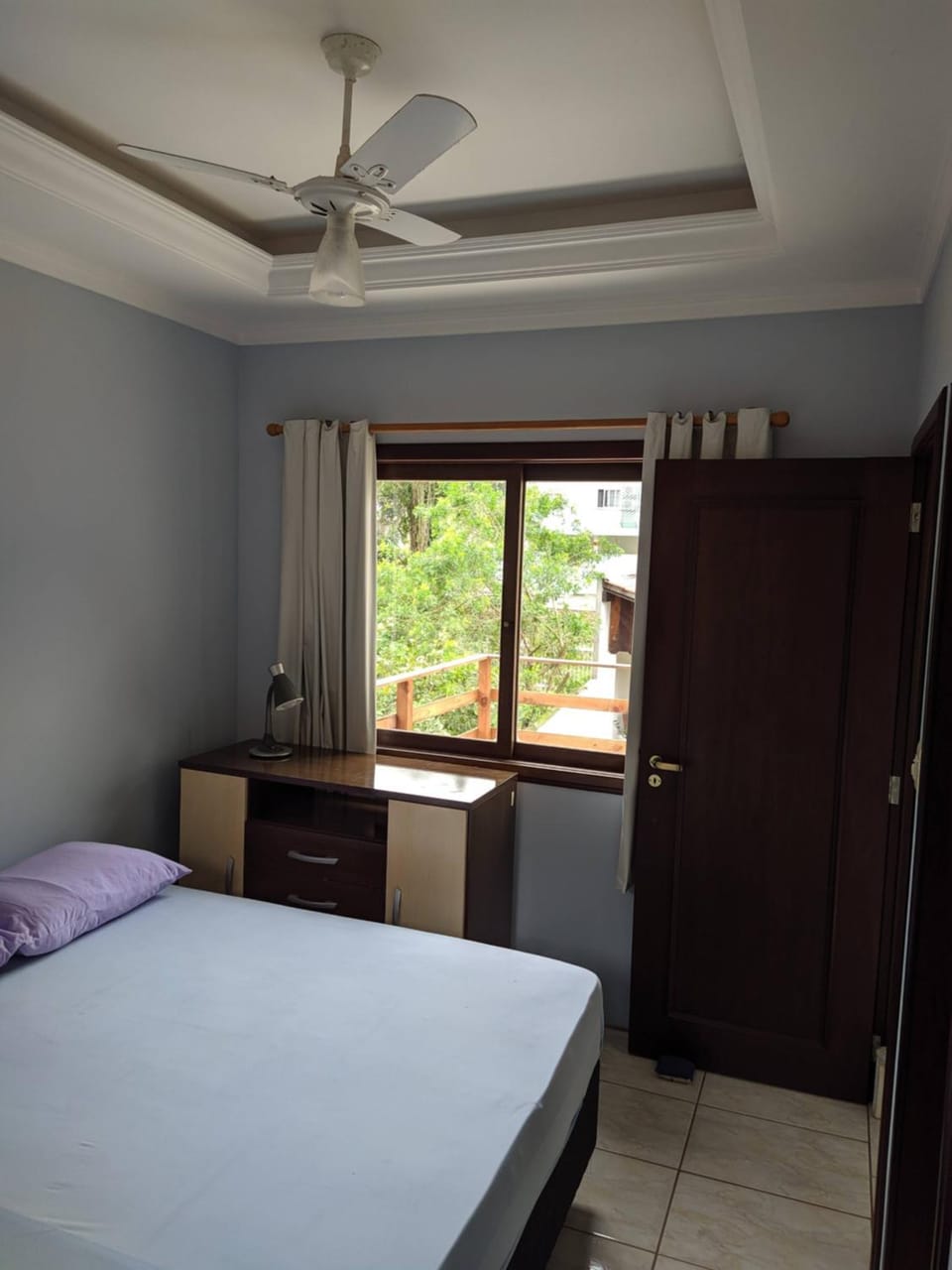 Bed, Photo of the whole room, Bedroom, fireplace, wardrobe