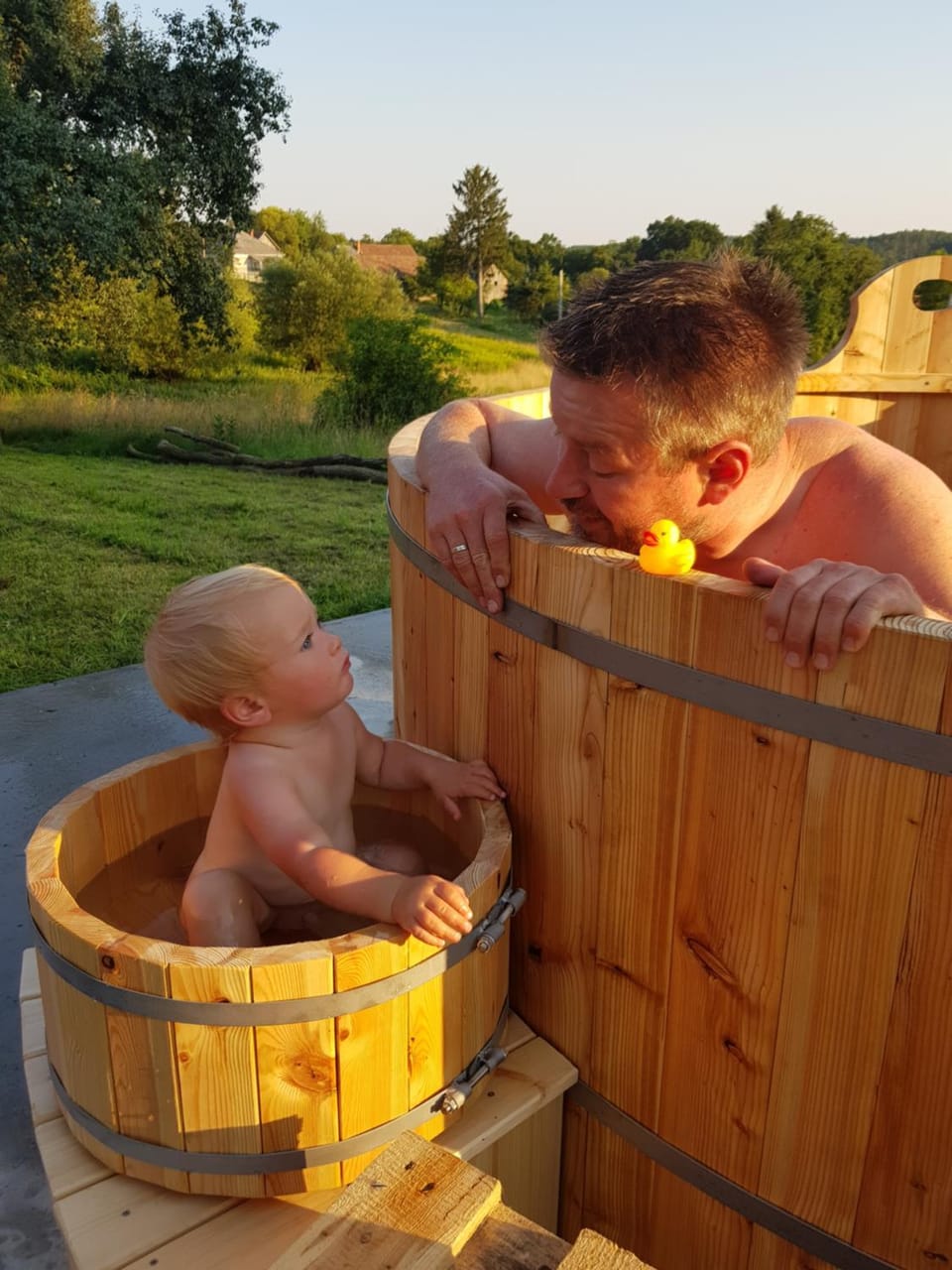 Day, People, Natural landscape, Hot Tub, children, group of guests, Family