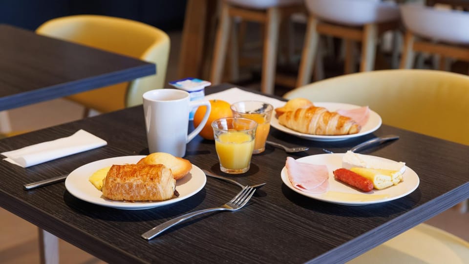 Food and drinks, Decorative detail, Food, Breakfast, Buffet breakfast
