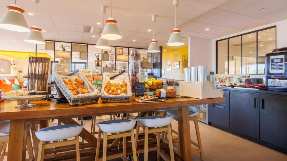 Coffee/tea facilities, Food and drinks, Food, Guests, Breakfast, Buffet breakfast, Drinks