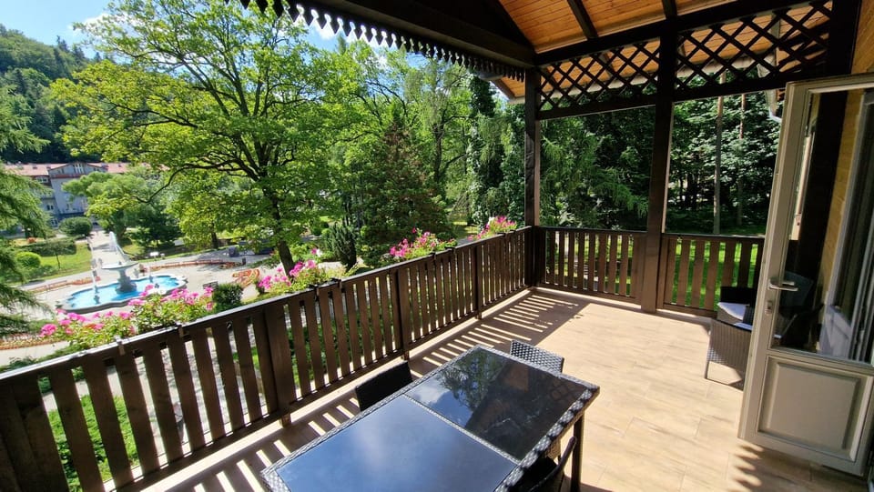 View (from property/room), Balcony/Terrace, Garden view