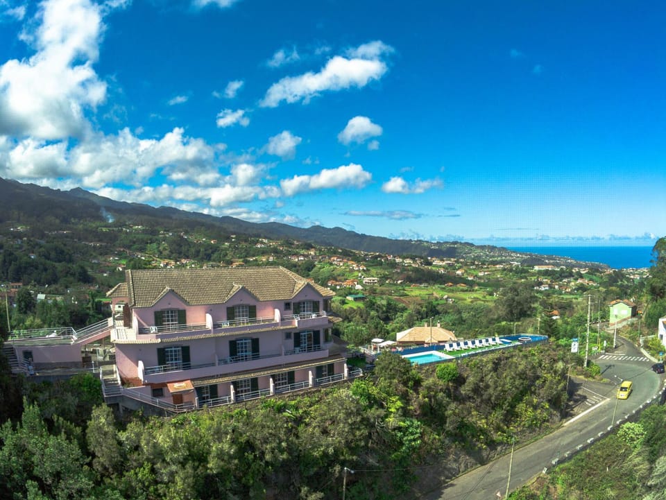 Property building, Neighbourhood, Bird's eye view, Balcony/Terrace
