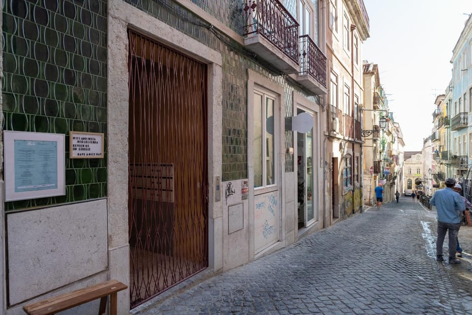 Facade/entrance, Off site