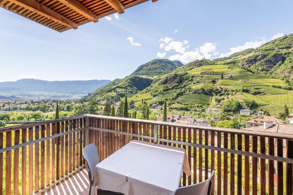 Natural landscape, View (from property/room), Balcony/Terrace, Seating area, City view, Garden view, Landmark view, Mountain view