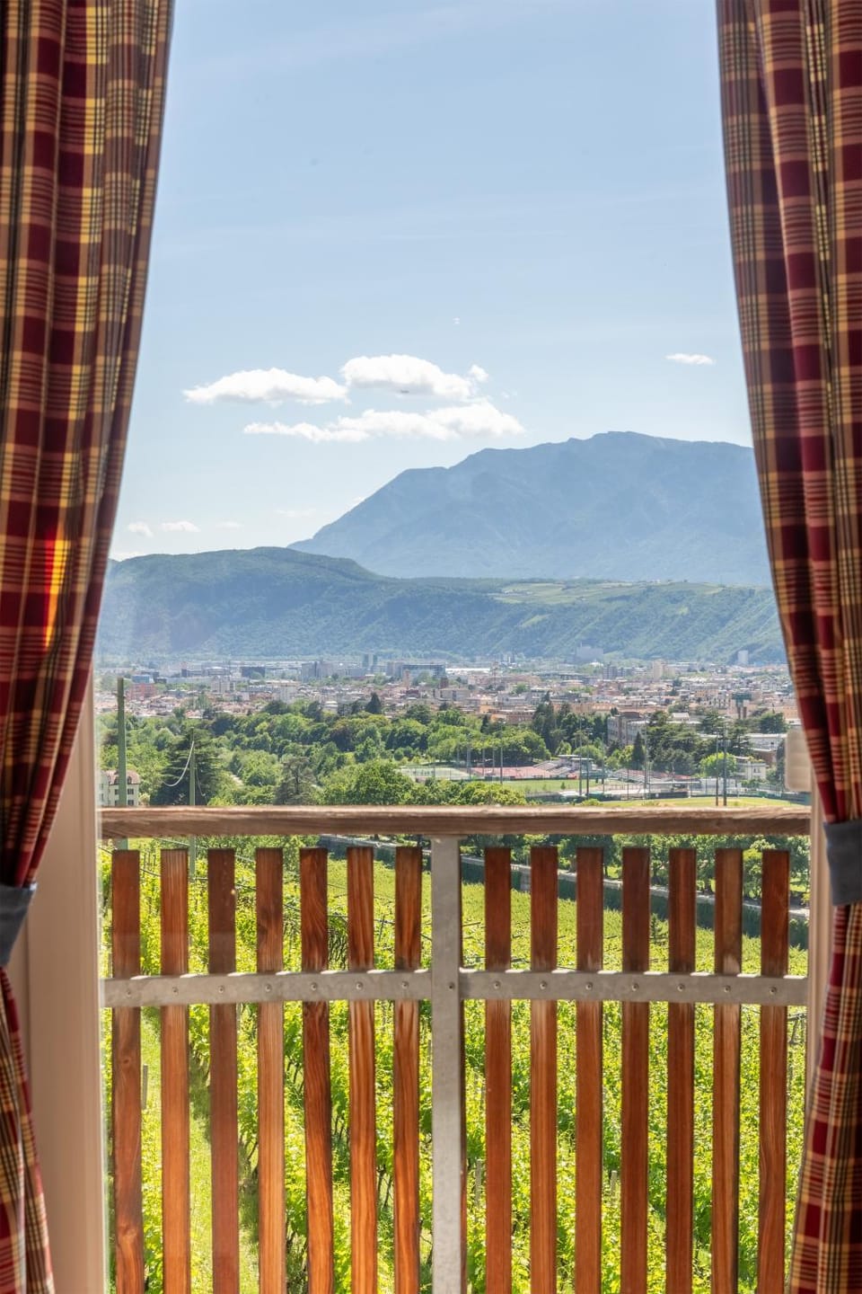 Natural landscape, View (from property/room), Balcony/Terrace, City view, Garden view, Landmark view, Mountain view