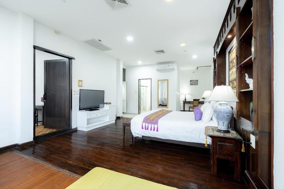 TV and multimedia, Photo of the whole room, Bedroom, towels, wardrobe, air conditioner