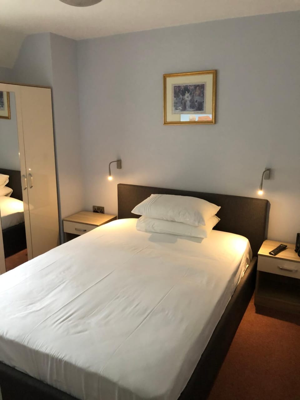 Bed, Photo of the whole room, Bedroom