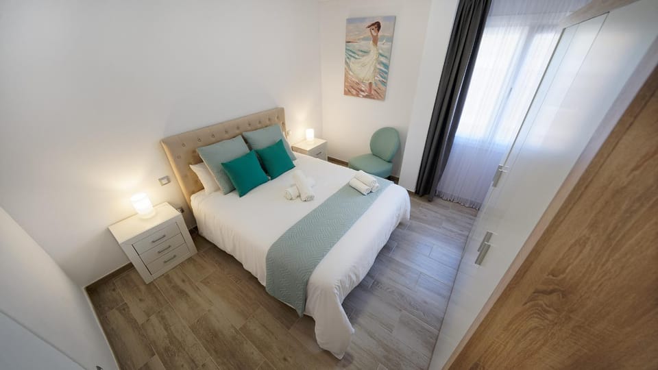 Bed, Photo of the whole room, Decorative detail, Bedroom
