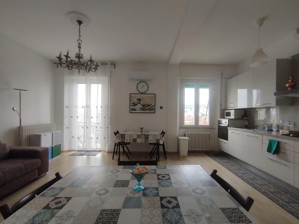 Photo of the whole room, Seating area, Dining area