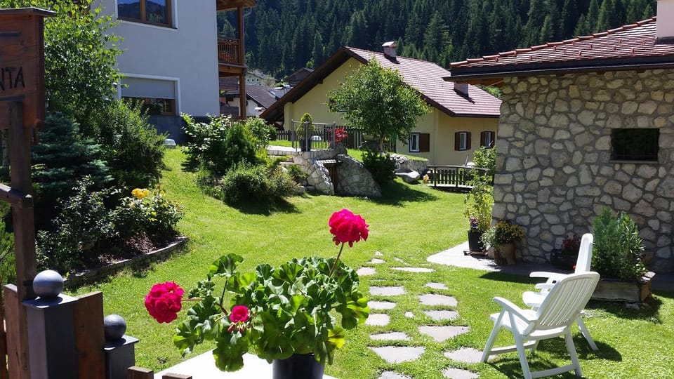 Property building, Day, Garden, Garden