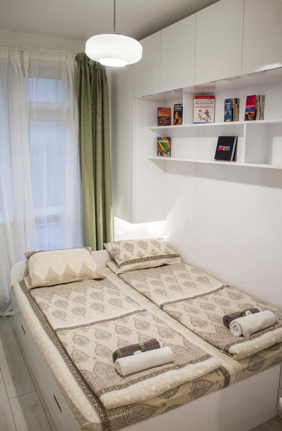 Bed, Library, Photo of the whole room, Bedroom, towels