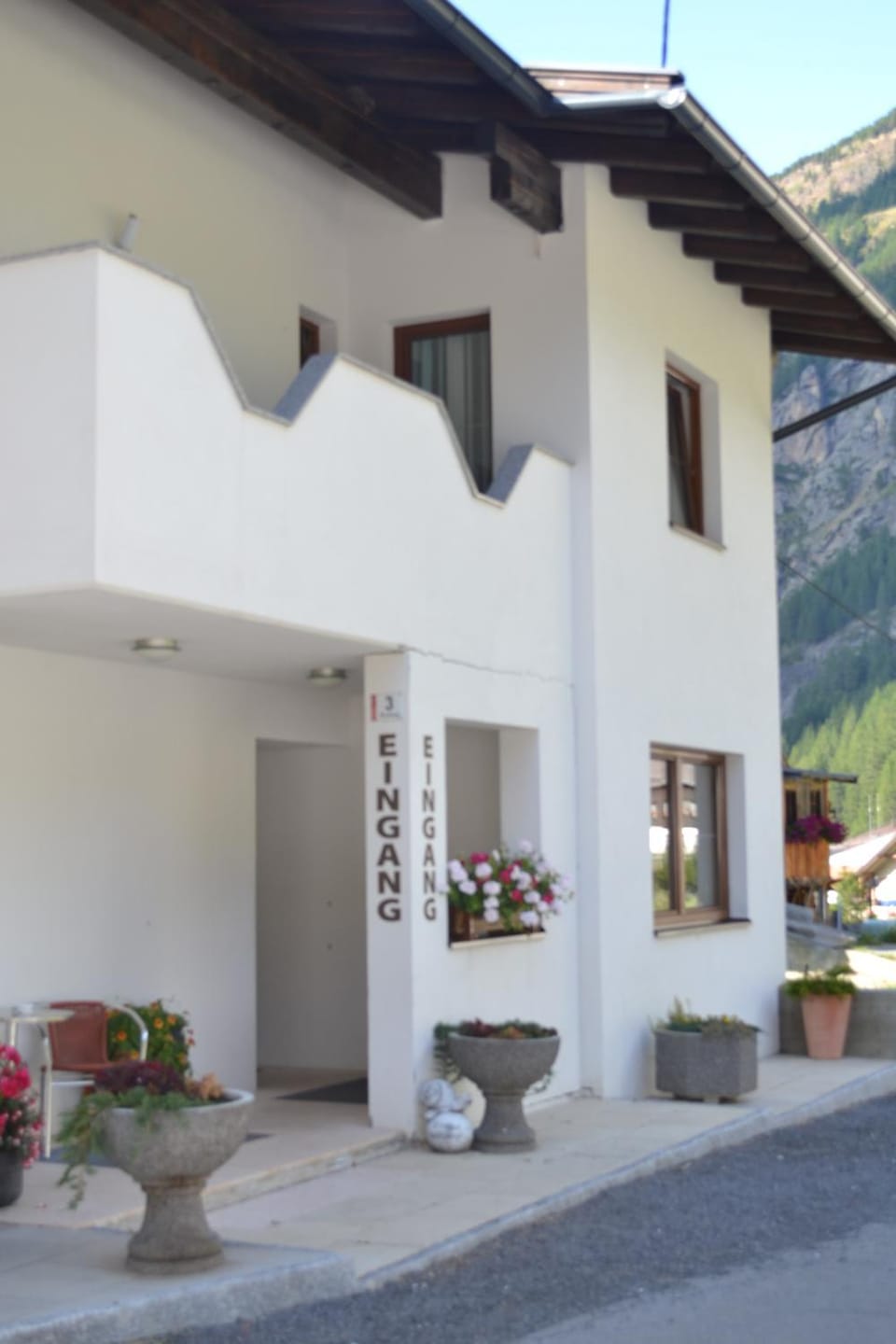 Property building, Day