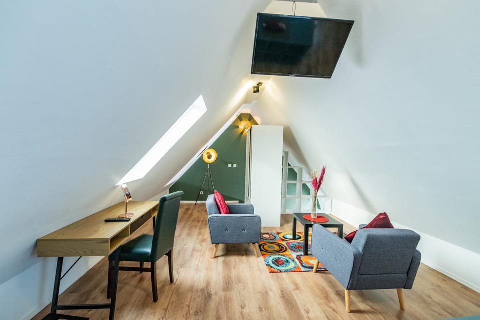 TV and multimedia, Living room, Seating area