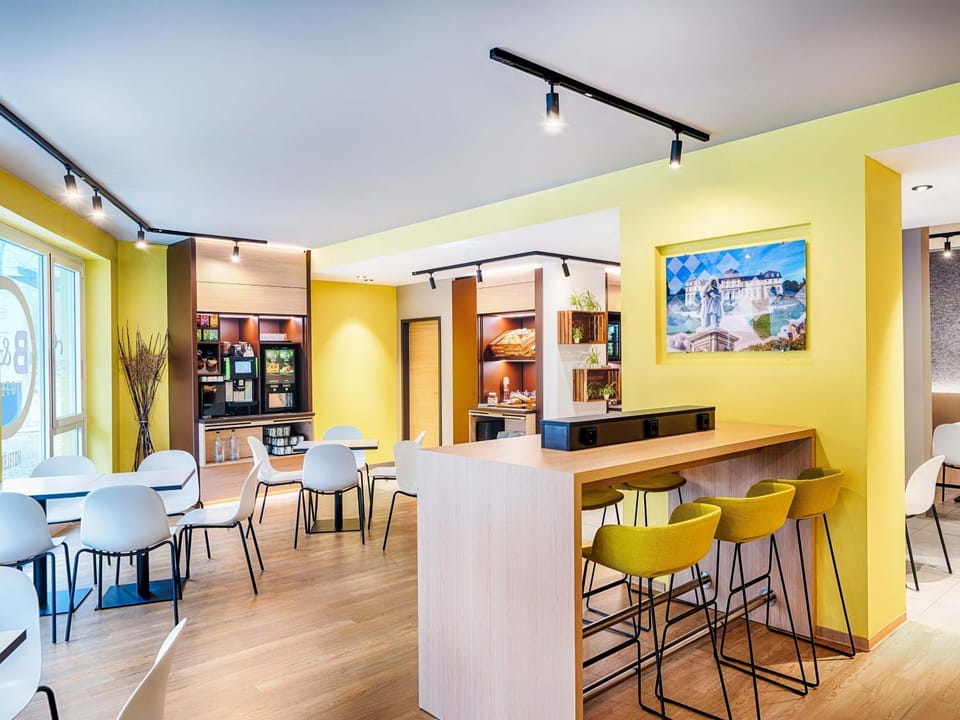 Lounge or bar, Breakfast