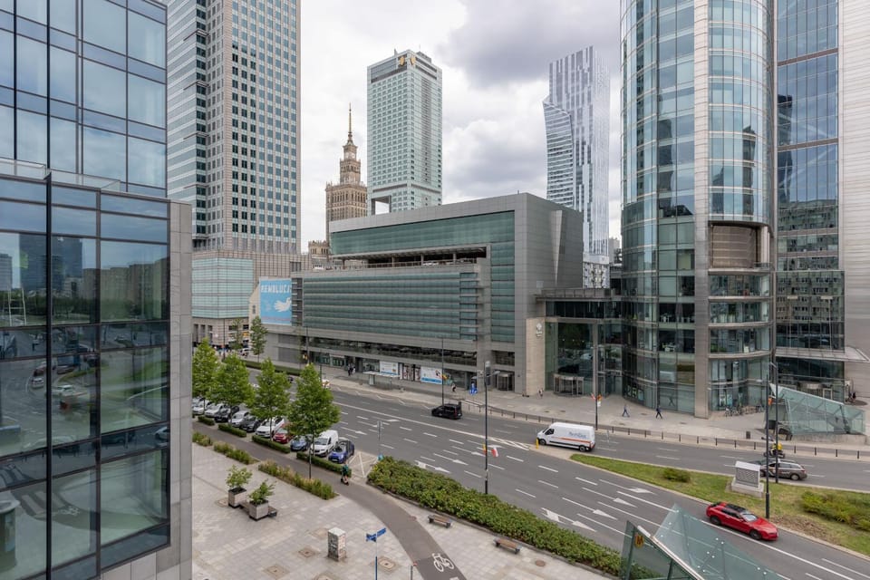 Nearby landmark, Neighbourhood, City view, Street view