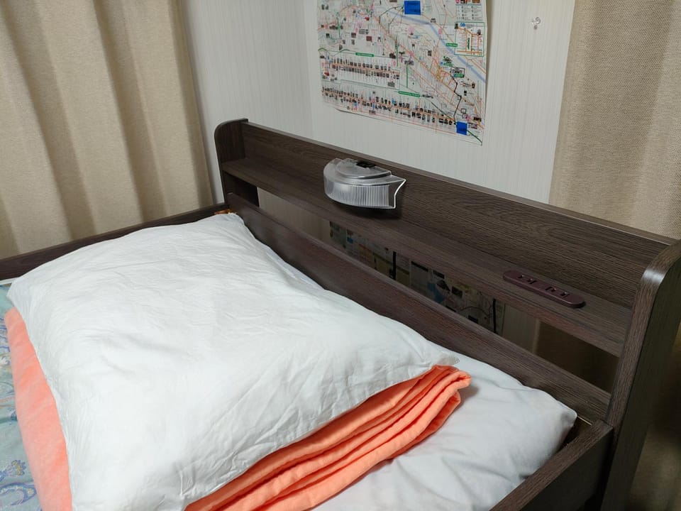 Photo of the whole room, Bedroom