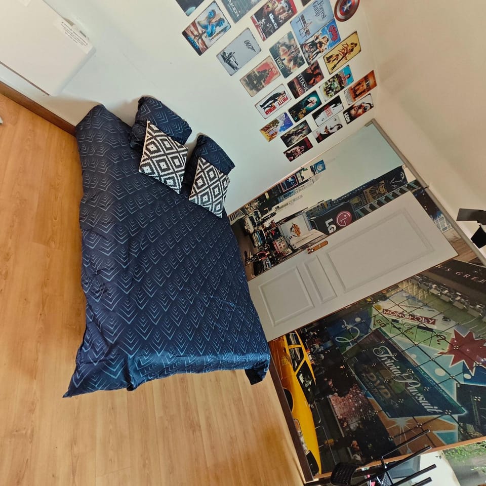 Bed, Living room