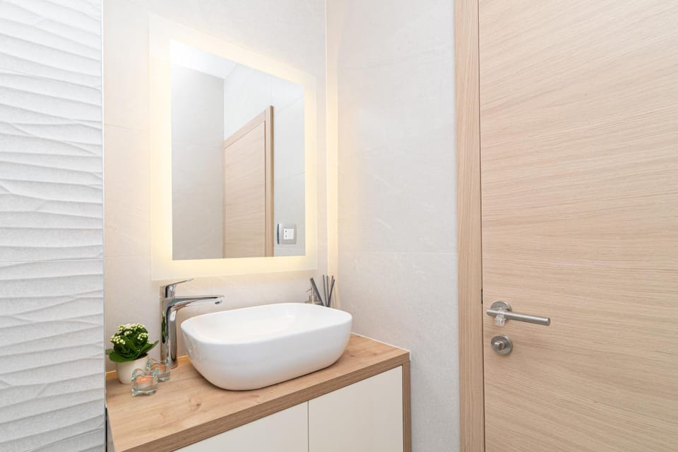 Bathroom, towels