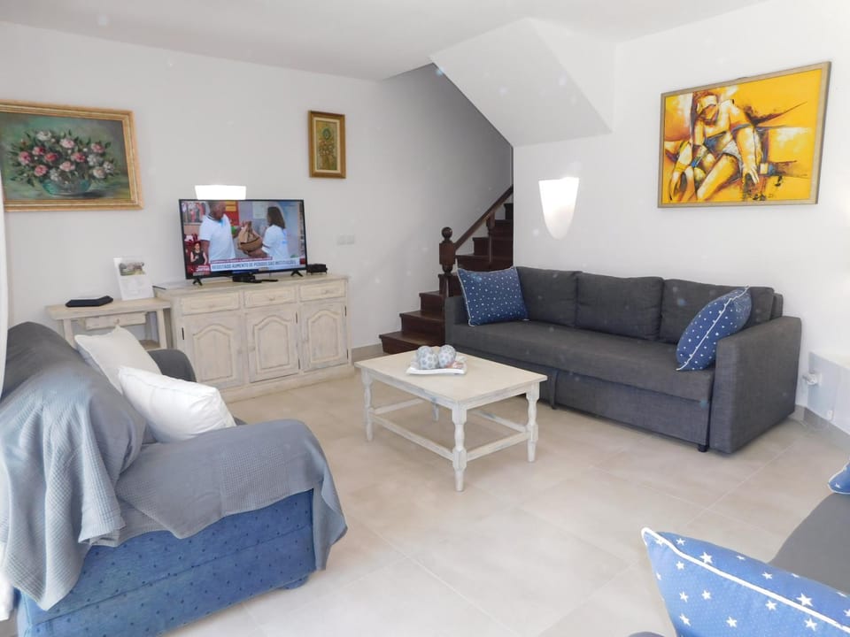 Communal lounge/ TV room, TV and multimedia, Living room