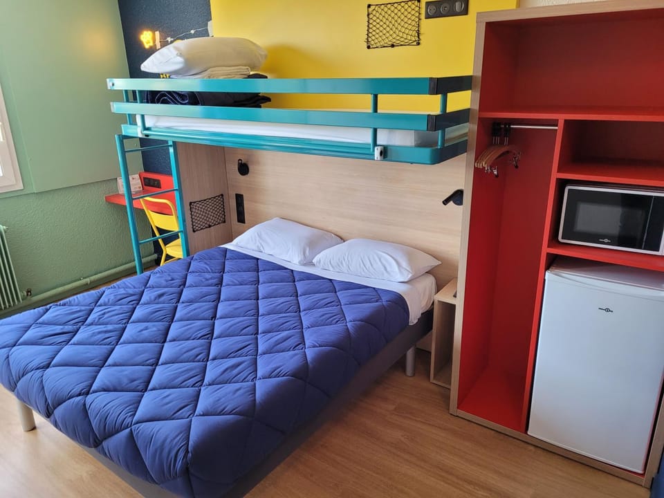 Bed, Photo of the whole room, Bedroom, bunk bed, microwave, wardrobe