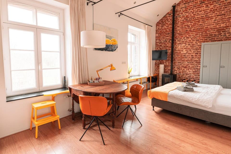 Bed, Living room, Dining area, Bedroom