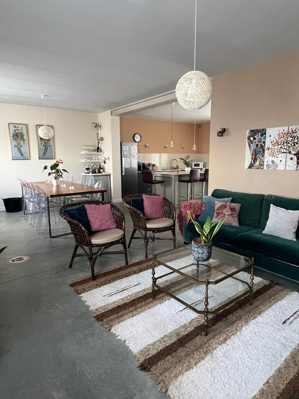 Living room, Seating area