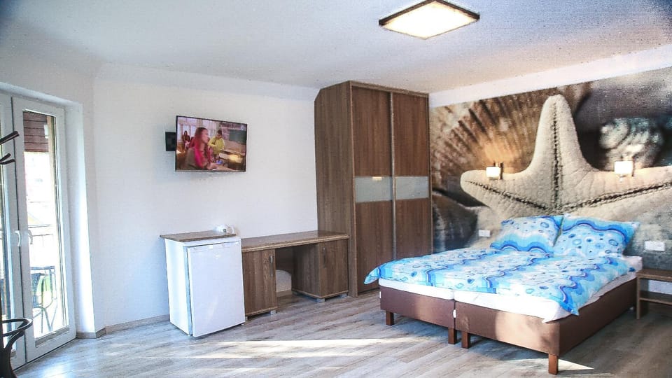 Communal lounge/ TV room, Garden, Bathroom, Balcony/Terrace, Balcony/Terrace, Lobby or reception, Beach, Bedroom, Communal kitchen, Garden view