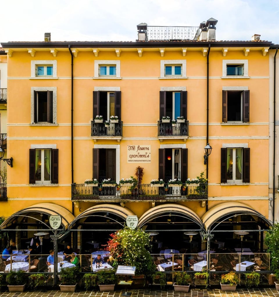 Property building, Restaurant/places to eat, Location