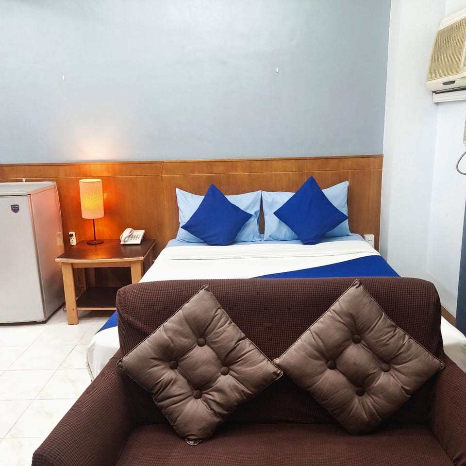 Bedroom, air conditioner