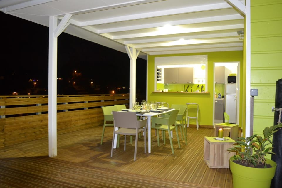 Lounge or bar, Dining area
