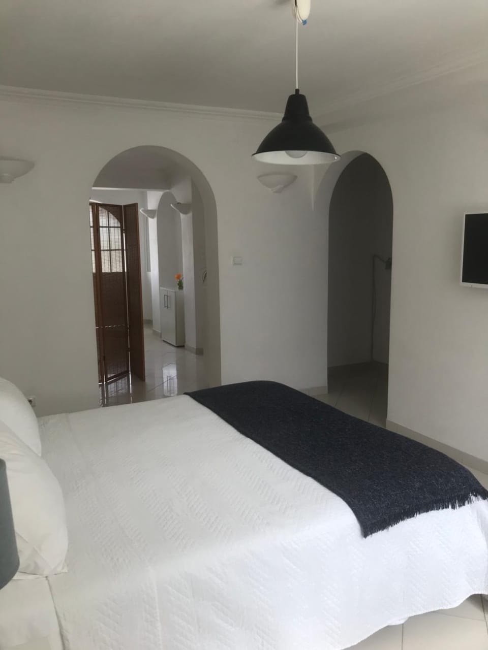 Bed, TV and multimedia, Bedroom
