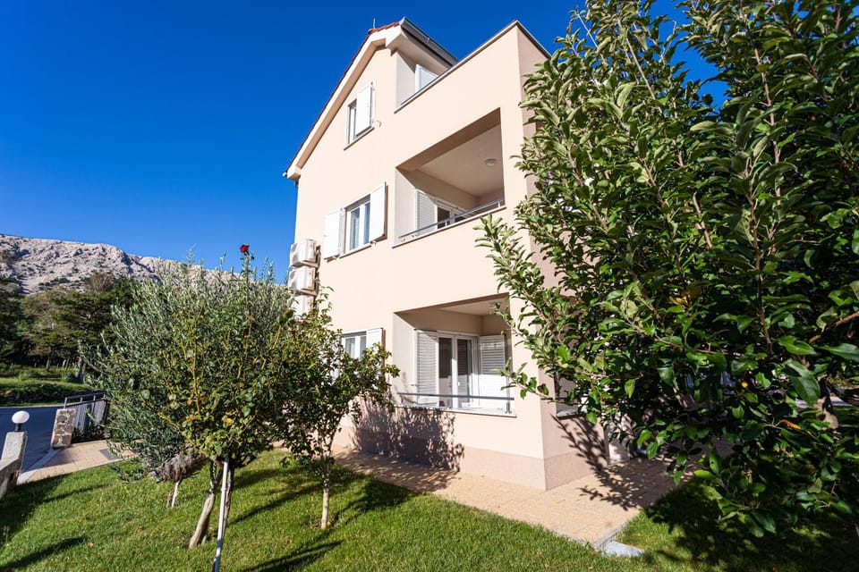 Property building, Day, Garden