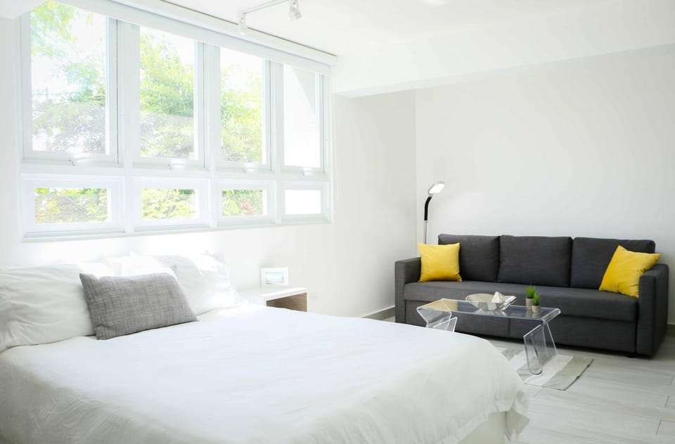 Bed, Seating area