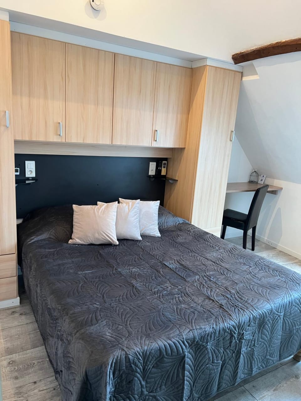 Bed, Photo of the whole room