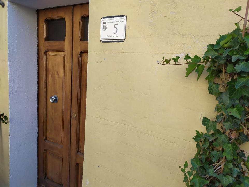 Facade/entrance, Floor plan