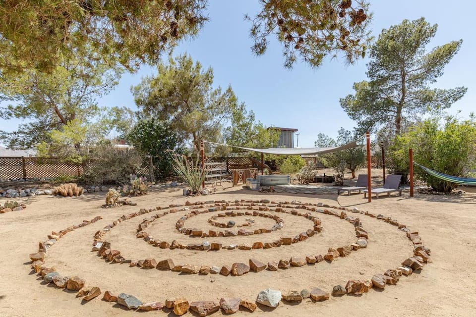 Cowboy Tubs, Quiet, Zen, Stars1 bd Studio House in Southern California