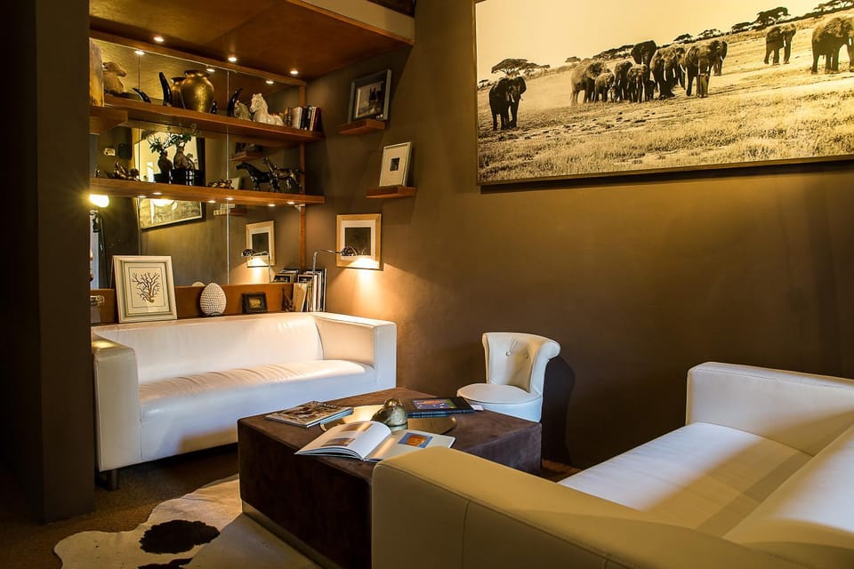 Communal lounge/ TV room, Lounge or bar, City view