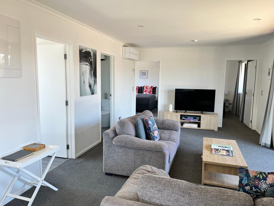 Mountain views on Mackenzie House in Twizel