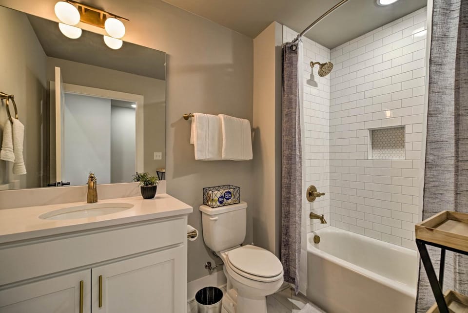 Shower, Toilet, Bathroom, Bath