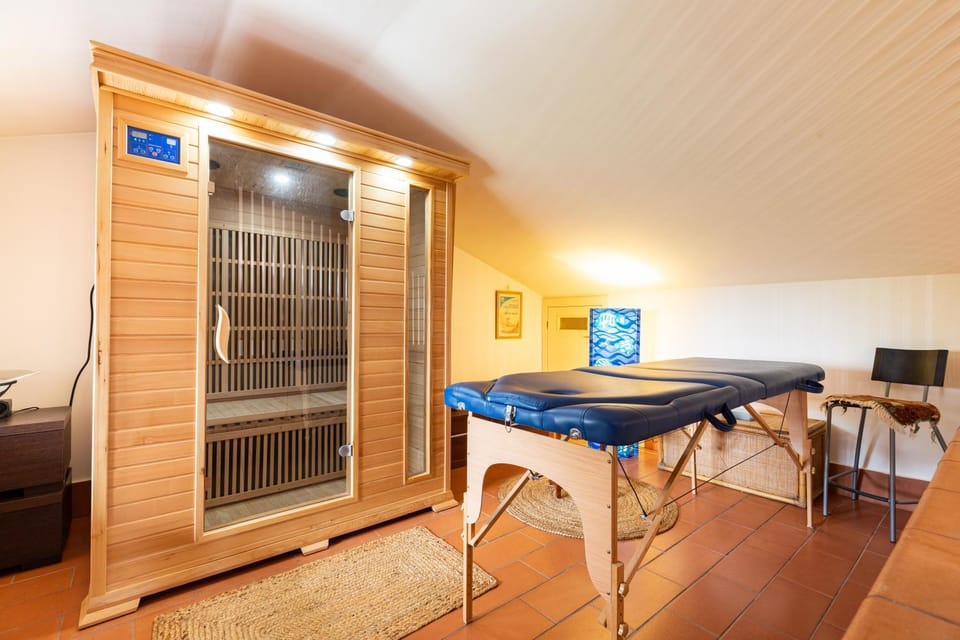 Massage, Sauna, Spa and wellness centre/facilities