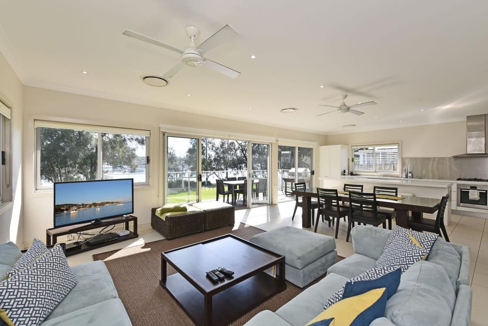 Wangi Lakehouse House in Lake Macquarie