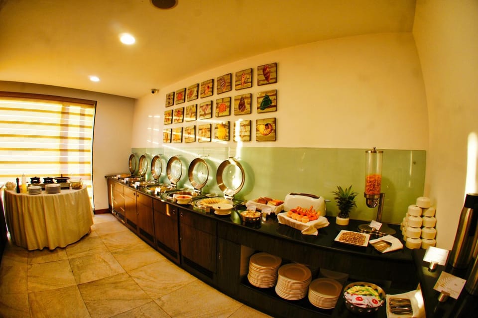 Restaurant/places to eat, Breakfast, Buffet breakfast