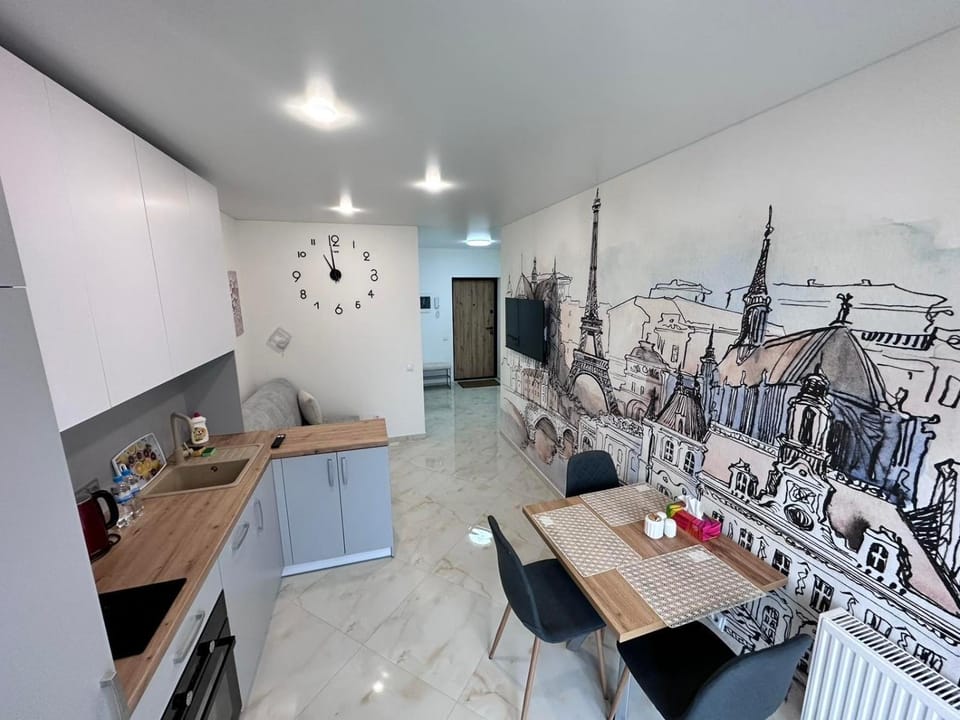 Kitchen or kitchenette, Dining area