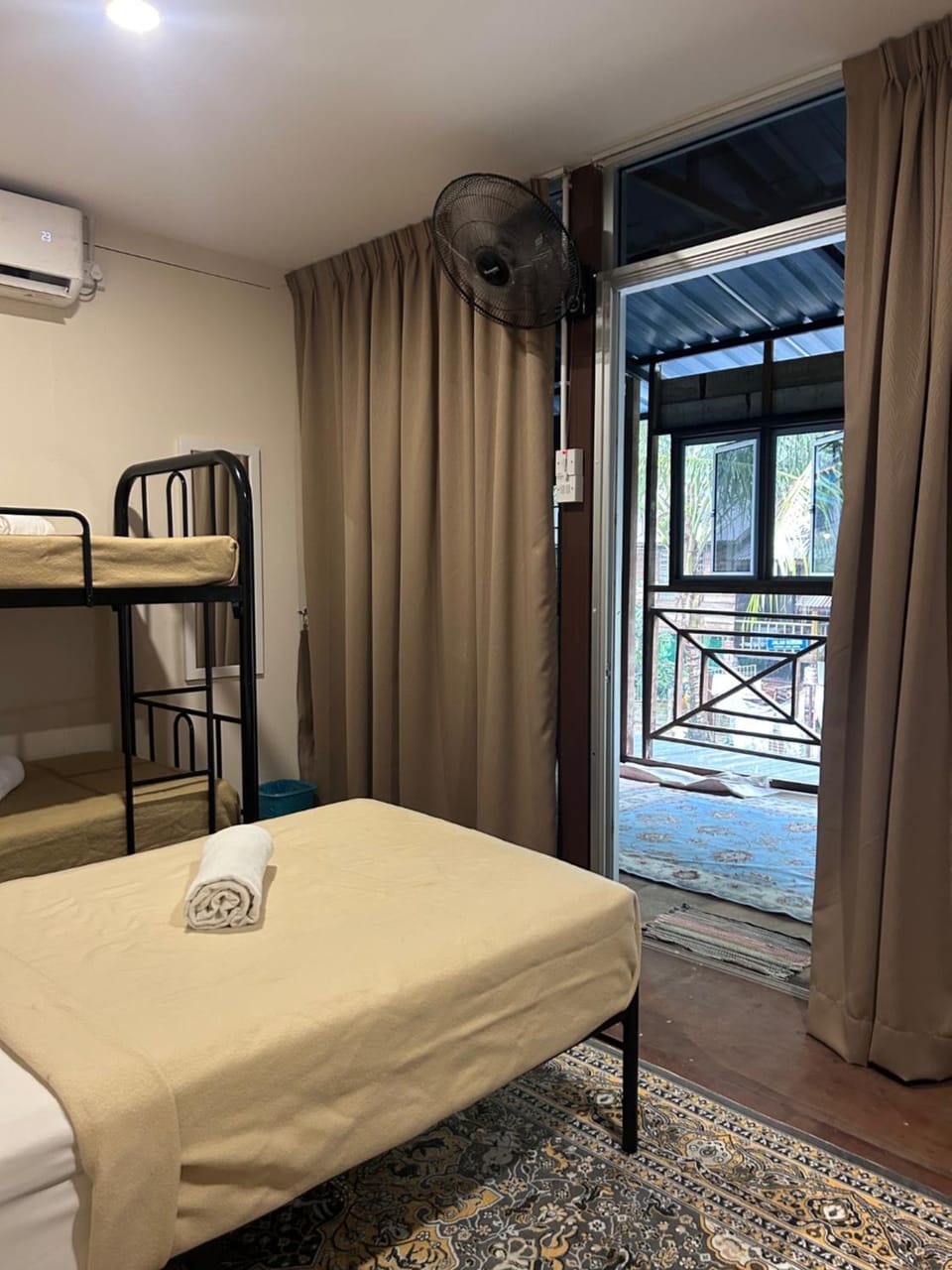 Bed, Photo of the whole room, Bedroom, air conditioner